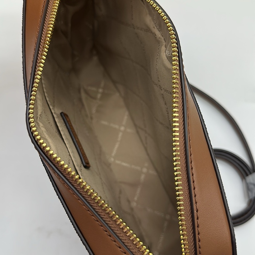 MICHAEL KORS
Jet Set Large East West Zip Printed Logo Crossbody Bag
Luggage - Picture 11 of 12